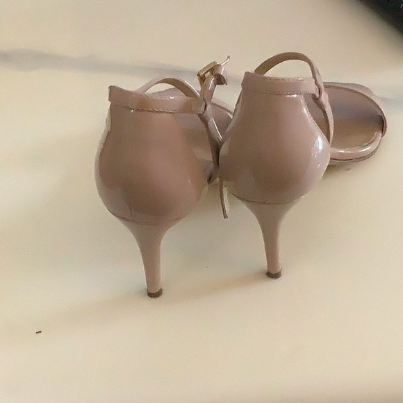 Patent leather gently worn , 3”heel true color is light blush - Picture 4 of 5